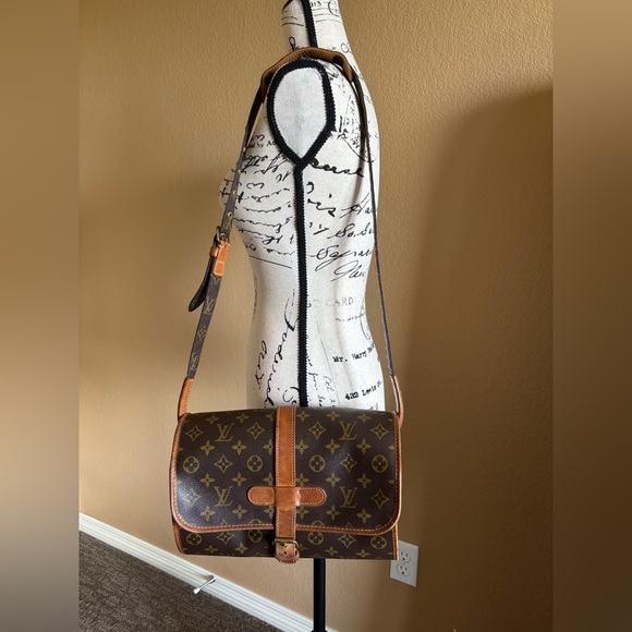 Women’s Louis Vuitton Marne Monogram Shoulder Bag - Picture 1 of 11